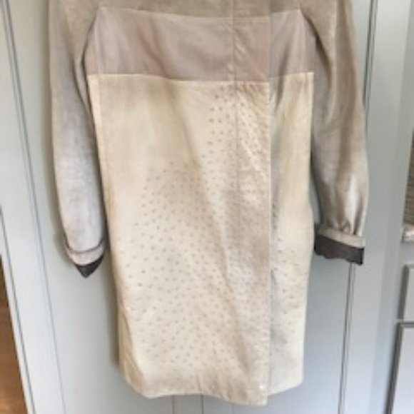 Gucci Albino Suede with Ostrich Cut Detail Coat - Picture 3 of 16